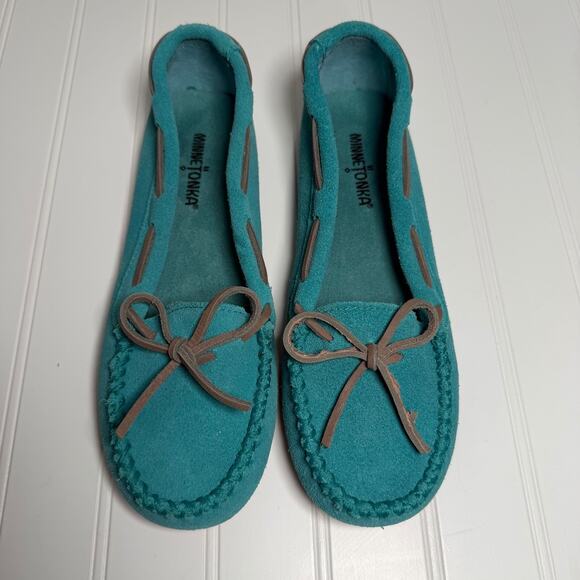 Minnetonka Women’s 8 Moccasins Turquoise Leather Slippers Rubber Sole 69727 - Picture 2 of 8